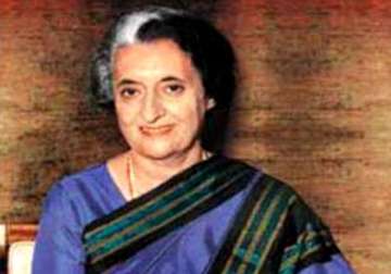 leaders pay homage to indira on death anniversary