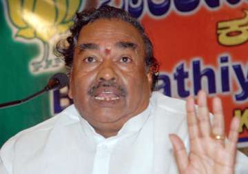 leadership issue in karnataka resolved claims eshwarappa