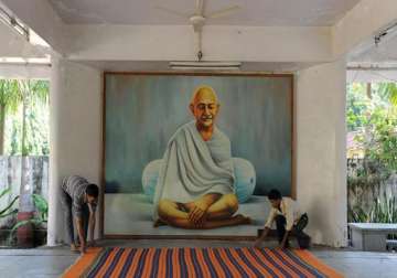 live like gandhi at kochrab ashram in ahmedabad