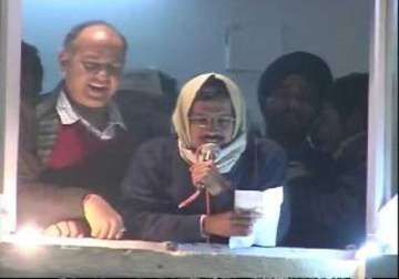 live reporting delhi chief minister arvind kejriwal resigns demands immediate re election