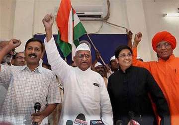 team hazare meets advani bardhan