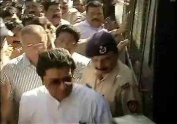 mns toll agitation raj thackeray detained released