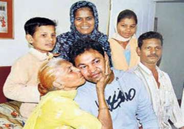 mp boy separated in 1988 meets his family after 24 years