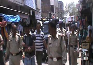 mp police parades accused tied with rope makes him shout police mera baap hai