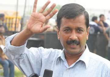 mps are bonded labourers of their parties kejriwal tells crowd