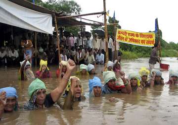 madhya pradesh agrees to dam oustees demands