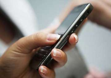 maha govt mulling ban on mobiles in colleges varsity campus