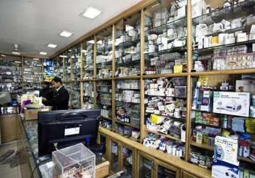 55 000 maharashtra chemists threaten to return drug licences