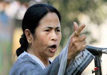 mamata opposes linking of lpg subsidy with aadhaar cards