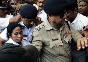 mamata instructs kolkata police not to bother about her security