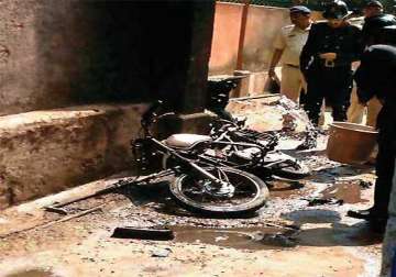 man in mumbai dies after yamaha bike explodes into fireball after he kickstarts