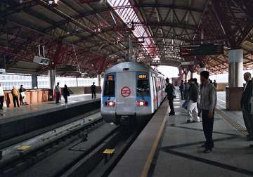 man jumps before metro train in delhi dies