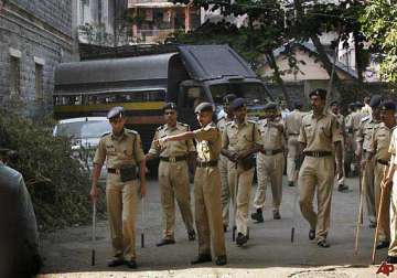 man jumps to death from 10th floor in mumbai