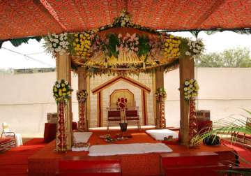 man weds two brides in one mandap
