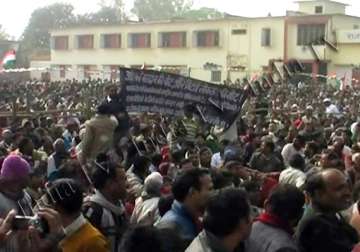 man shows black banner at rahul rally