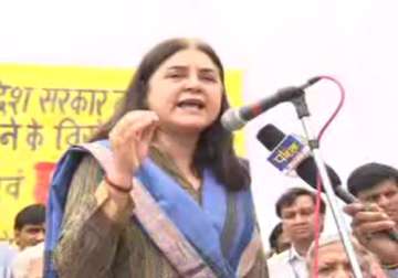 maneka miffed with mp govt s move to simplify hunting rules