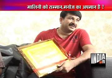 manoj tiwari returns honour after malini is selected bhojpuri brand ambassador