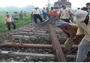 maoists blow up railway track in jharkhand