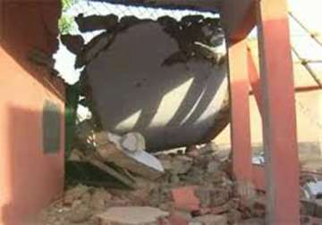 maoists blow up school building