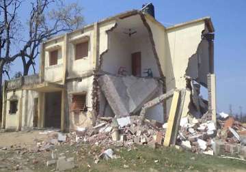 maoists blow up school building in bihar