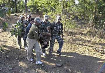 maoists kill 5 policemen in dantewada