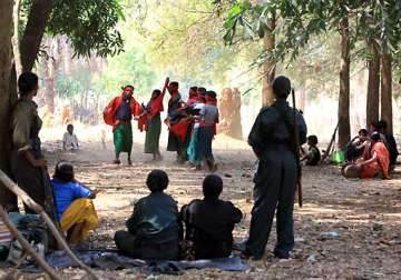maoists set free 3 abducted persons