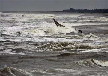 mass evacuation continues in coastal odisha ap darkness descends in daytime