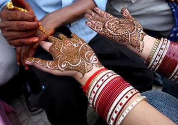 mehndi containing chemicals can cause serious skin infections say doctors