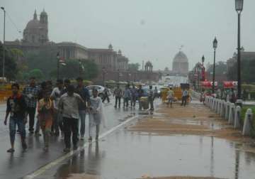 met predicts rainfall thundershower in delhi