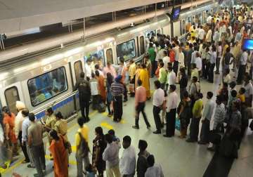 metro commuters stranded on dwarka noida route due to glitch