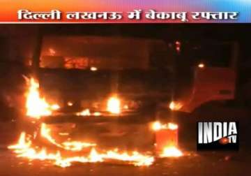 mob sets fire to truck after it kills three in lucknow