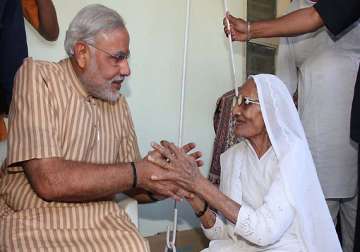 narendra modi seeks his mother s blessings on birthday