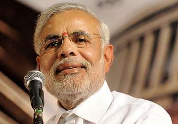 modi cautions hazare you may be villified for praising me