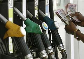 moily hints at reduction in petrol price in next few days