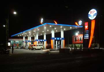 moily rules out shutting petrol pumps at night