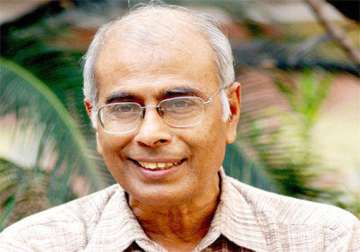 month later police grope in dark for dabholkar s killers