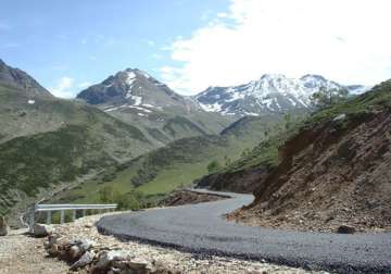 mughal road opens for traffic in kashmir