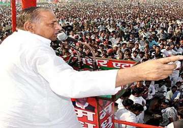 mulayam begins party s campaign with azamgarh rally