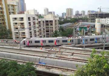 mumbai metro notches 7.6 mn commuters in three weeks