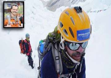 mumbai doctor murad lala climbs mt everest summit