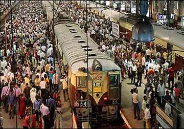 mumbai local train service disrupted