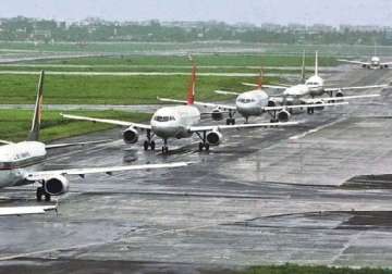 mumbai airport shut for half an hour due to rains