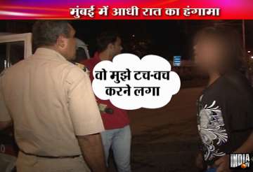 mumbai girl smashes auto at dead of night auto driver escapes wrath