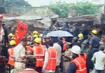 mumbra building collapse death toll climbs up to 10 14 injured