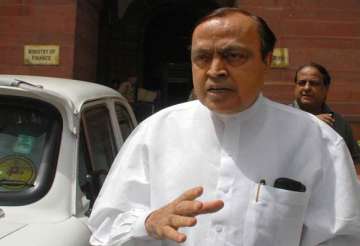 murli deora offers to resign