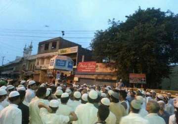 muslim groups clash in uttar pradesh