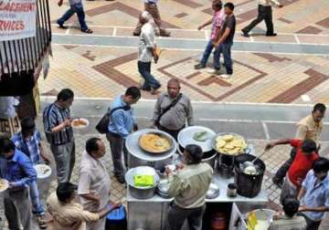 ndmc tables draft policy to regulate street vendors