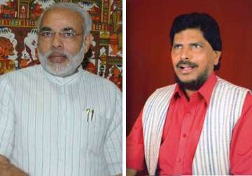 narendra modi lauds rpi leader athawale