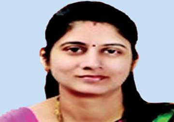 navi mumbai police official s wife owns rs 200 cr property contests panchayat polls