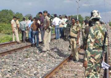 three killed 6 injured in maoist attack on patna dhanbad inter city express